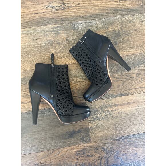 Rare UGG Fatima High Heeled Black Leather Platform Booties (7) - Picture 7 of 9